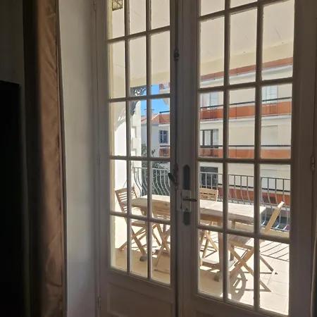 Beautiful And Bright 1st Floor Flat With Large Terrace - Center Lägenhet *
