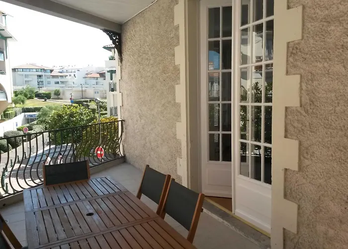 Beautiful And Bright 1st Floor Flat With Large Terrace - Center ביאריץ