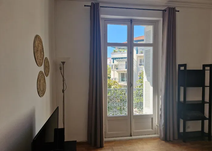 Beautiful And Bright 1st Floor Flat With Large Terrace - Center ביאריץ