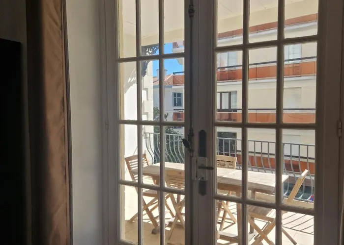 Beautiful And Bright 1st Floor Flat With Large Terrace - Center דירה *