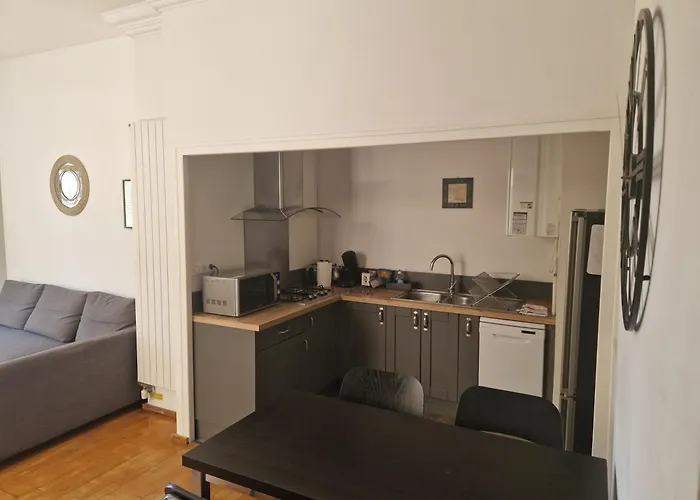 דירה Beautiful And Bright 1st Floor Flat With Large Terrace - Center *