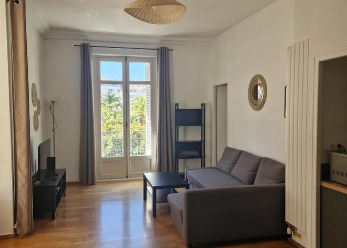 דירה Beautiful And Bright 1st Floor Flat With Large Terrace - Center *