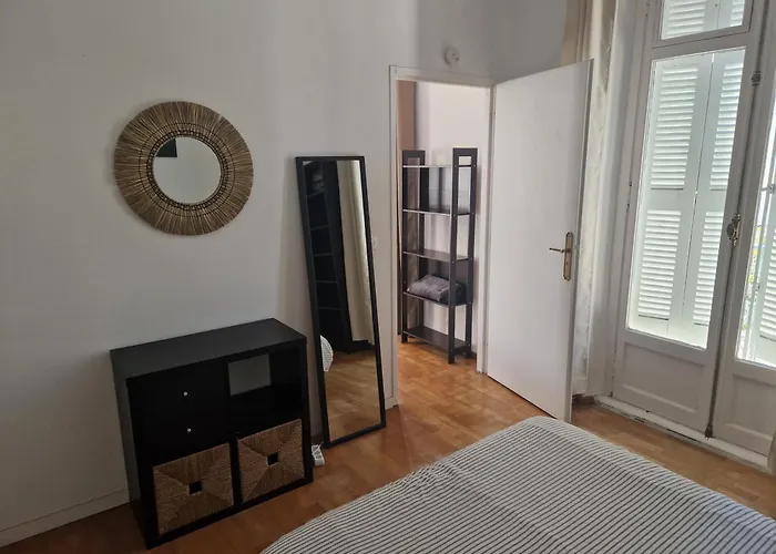 דירה Beautiful And Bright 1st Floor Flat With Large Terrace - Center *