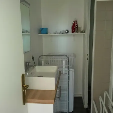 Beautiful And Bright 1st Floor Flat With Large Terrace - Center *
